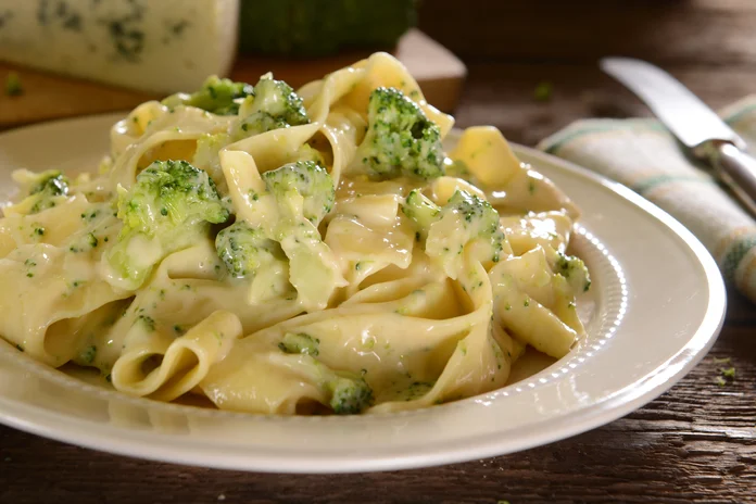 macarrão com brócolis