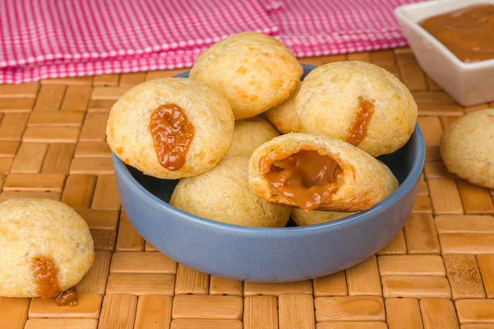 receita de pão de queijo com recheio de doce de leite