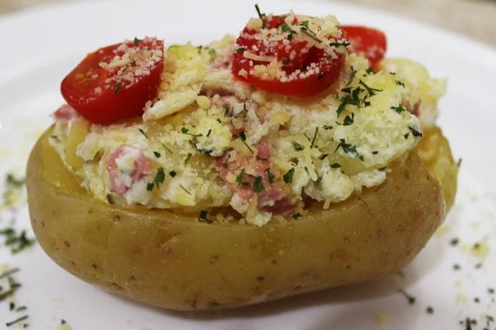 batata recheada no micro-ondas