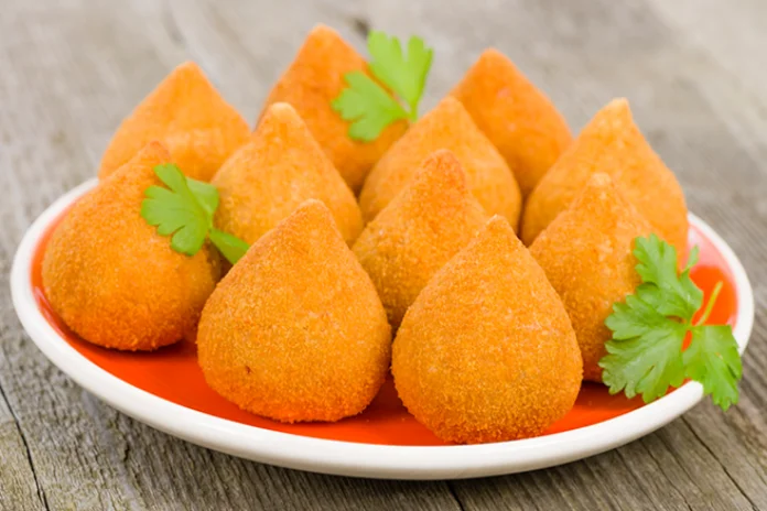 coxinha com massa de mandioca