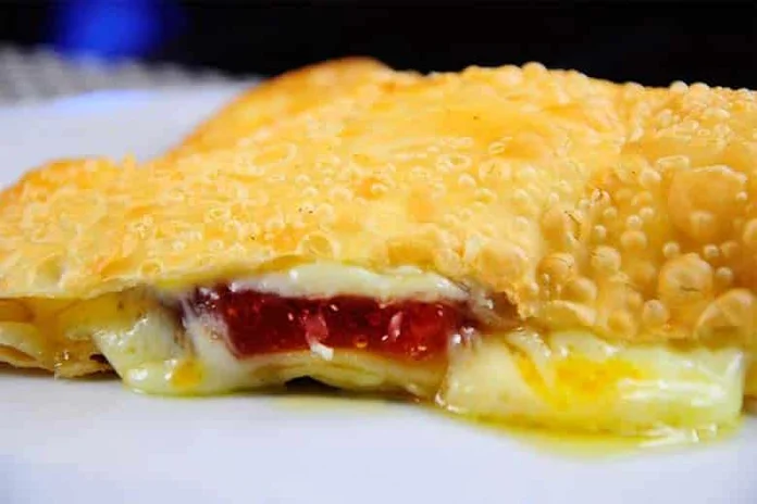 pastel de goiabada com requeijão