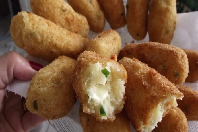bolinho de macaxeira frito