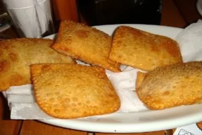 pastel delicioso com massa caseira