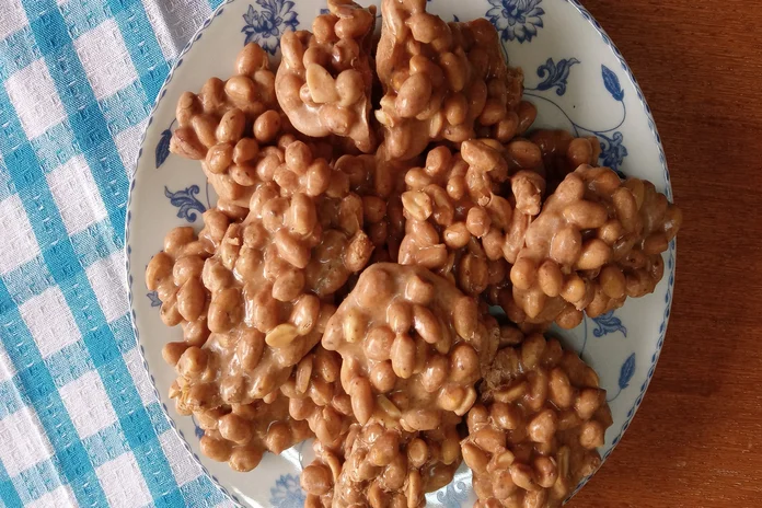 pé de moleque com leite condensado