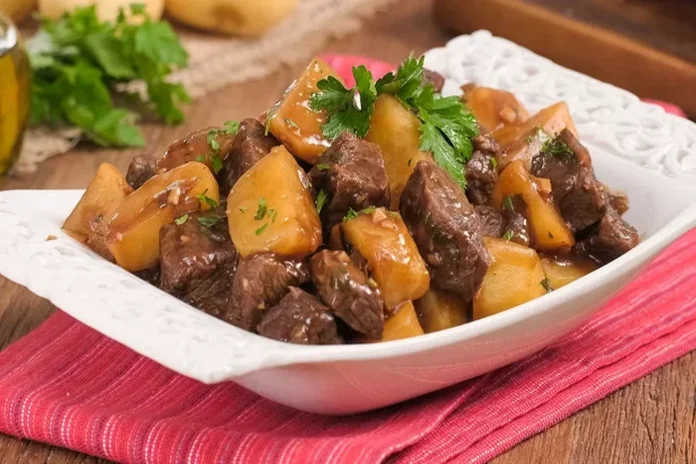 receita de carne assada na panela de pressão com cerveja e batata