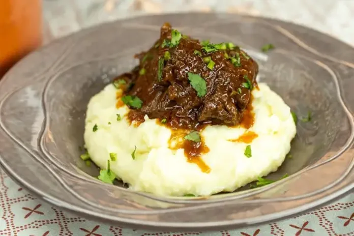 carne de panela da vovó com purê de batata
