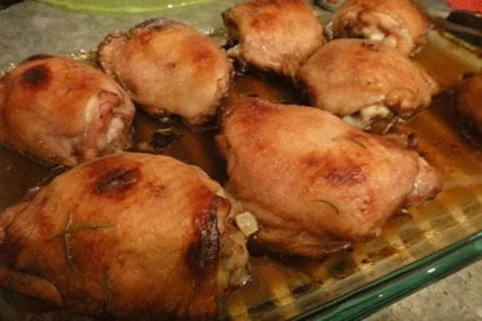sobrecoxa de frango assada com tempero caipira