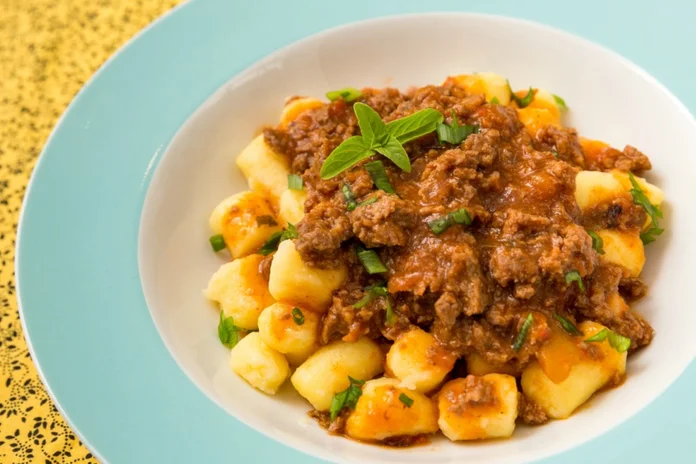 receita de aprenda a fazer um delicioso nhoque de batata com carne moída