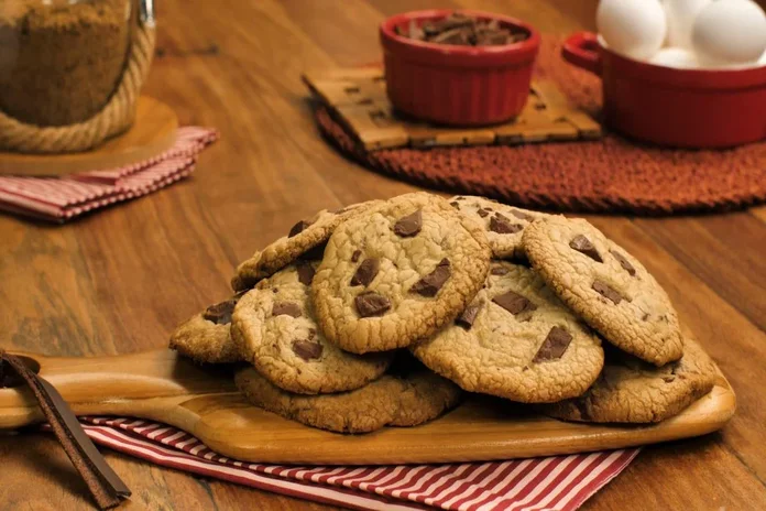 receita de cookie americano com gotas de chocolate fácil