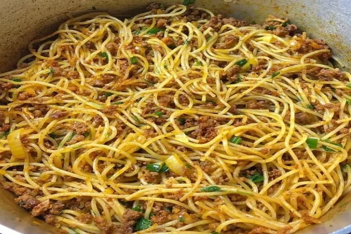 receita de macarrão com carne moída fácil