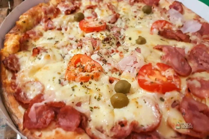 receita de pizza de calabresa fácil de fazer