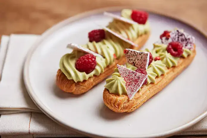 receita de bomba (éclair) de pistache com framboesa