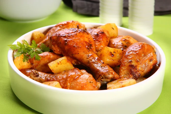 receita de frango assado com batatas prático e delicioso