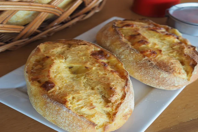 receita de pão de milho com queijo provolone