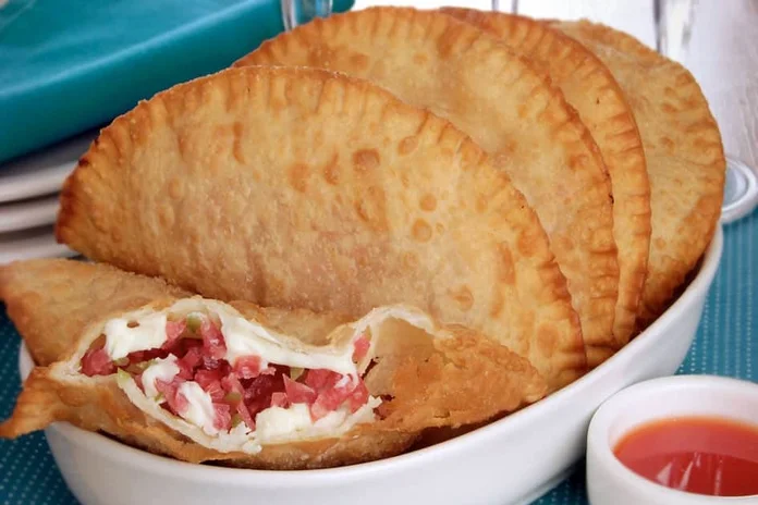 receita de pastel caipira de queijo e salsicha prático
