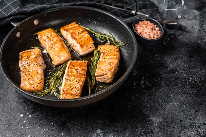 receita de esse salmão grelhado na manteiga é surpreendente e gostoso