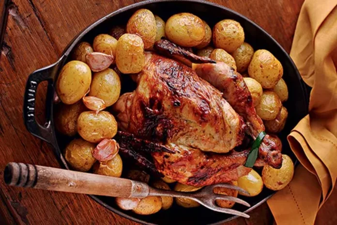 receita de frango assado com batatas é uma receita de família para momentos especiais