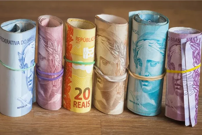 como juntar 2 mil reais rápido