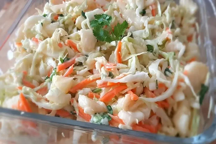 salada cremosa de repolho com abacaxi